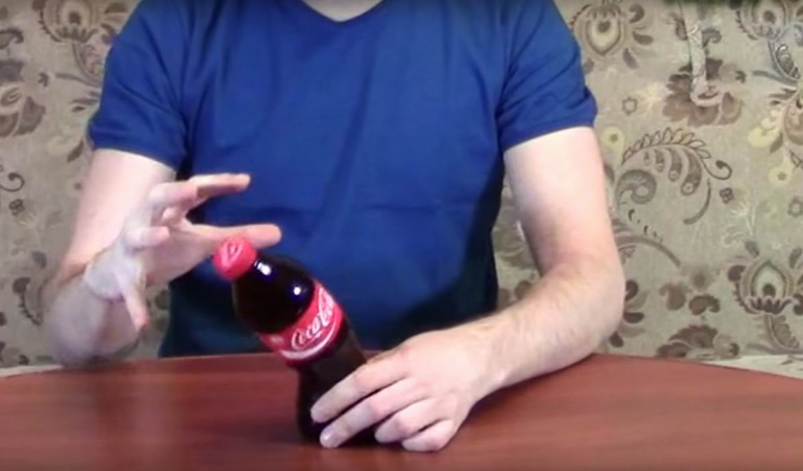Интересный фокус с бутылкой кока колы