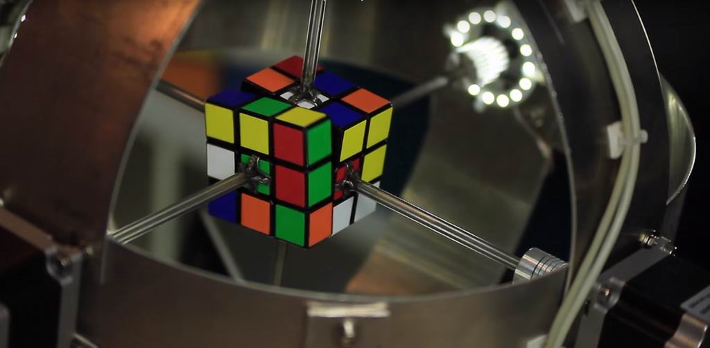 Робот собрал кубик Рубика меньше чем за секунду