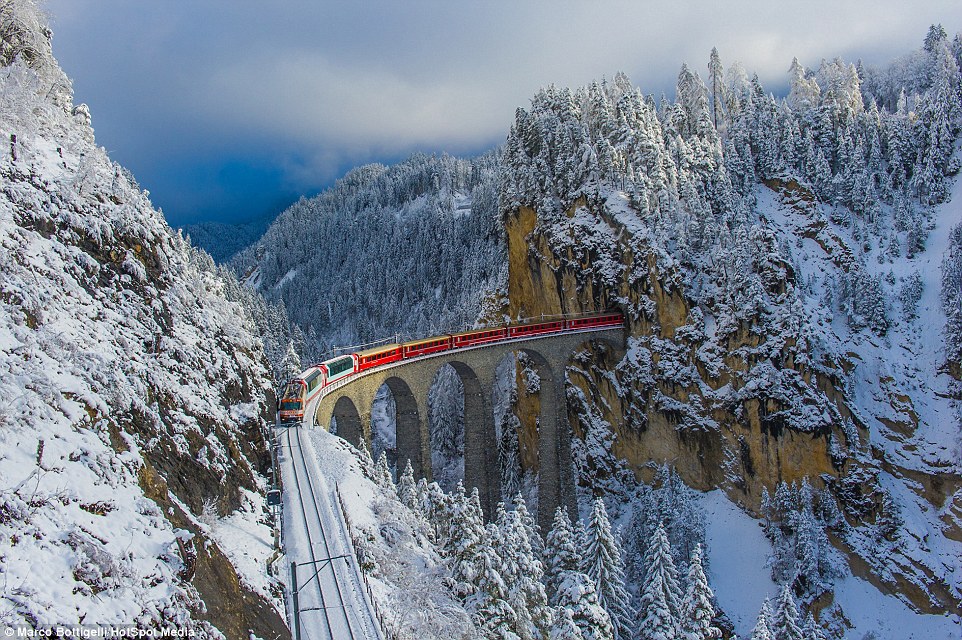 Самая живописная железная дорога в Швейцарских Альпах