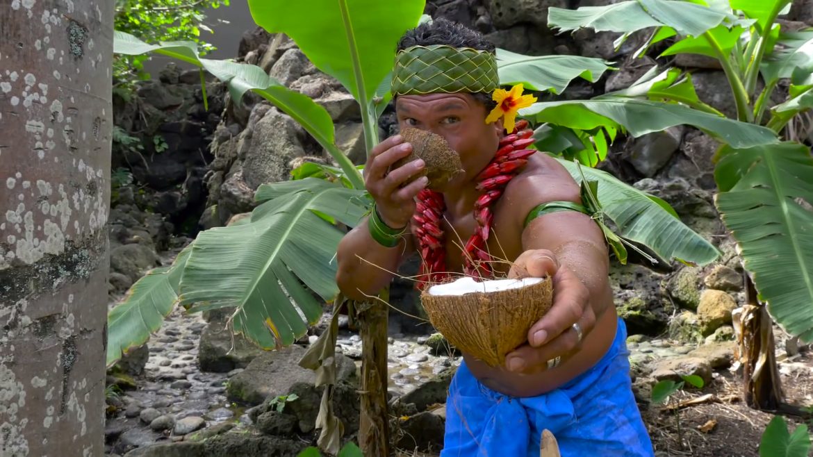 Как разделывают кокос в Самоа