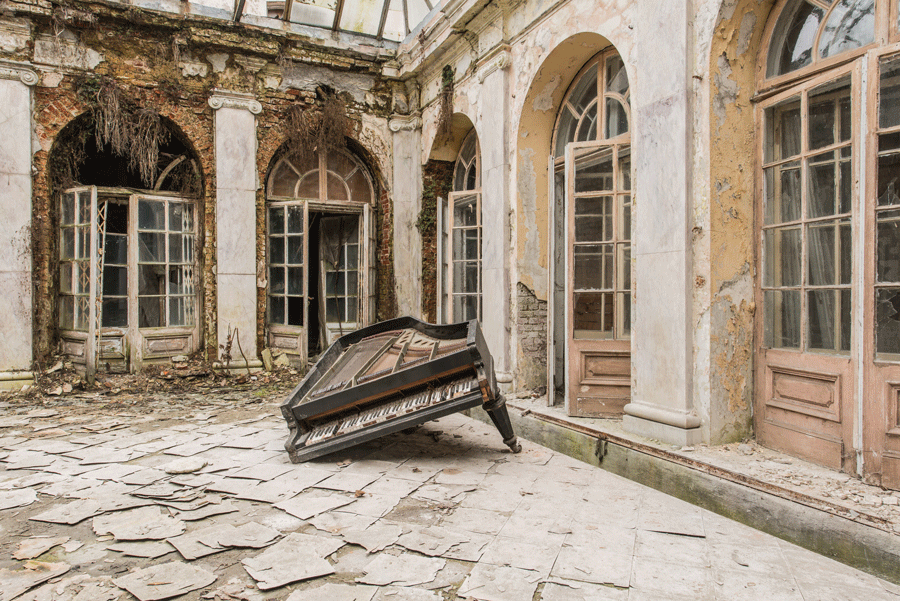 Фотограф снимает заброшенные здания по всему миру