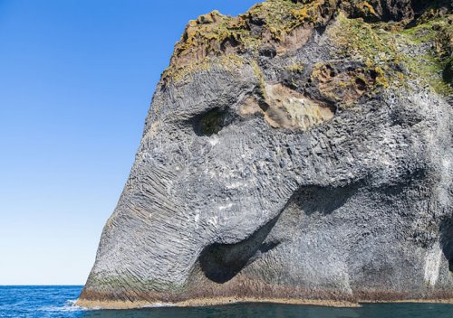 Скала в форме слона на острове Хеймаэй