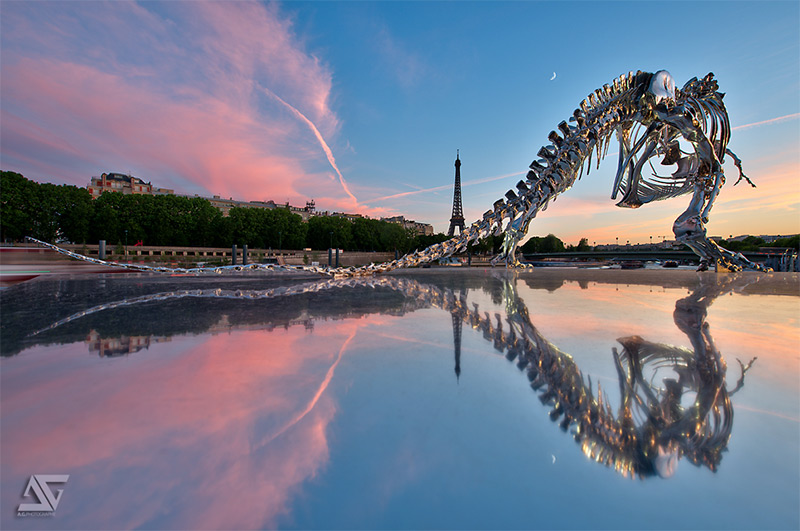 Динозавр в Париже