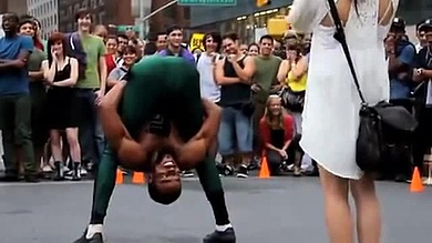 Фантастический танец уличного танцора в New York