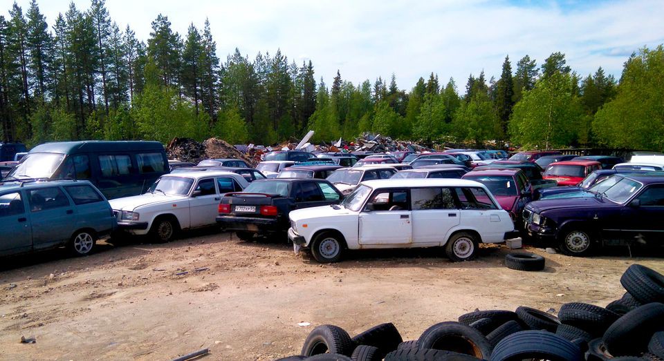 Распродажа брошенных российских машин в Финляндии