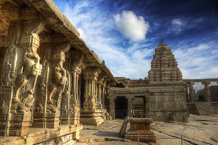 Самый загадочный храм Индии