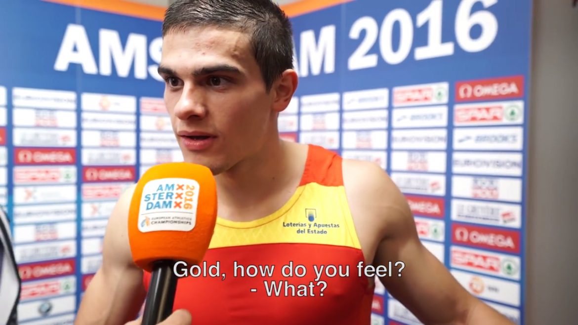 Испанский атлет узнает, что получил золотую медаль
