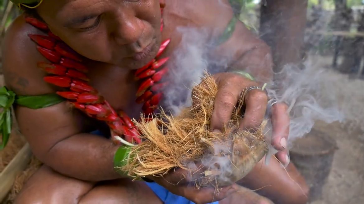 Харизматичный полинезиец рассказывает как добыть огонь