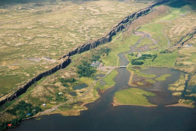 Парк в Исландии, в котором можно посмотреть на место расхождения тектонических плит