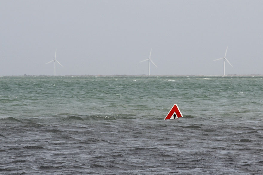 disappearing-road-passage-du-gois-france-12