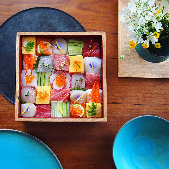 Японские «мозаики из суши»