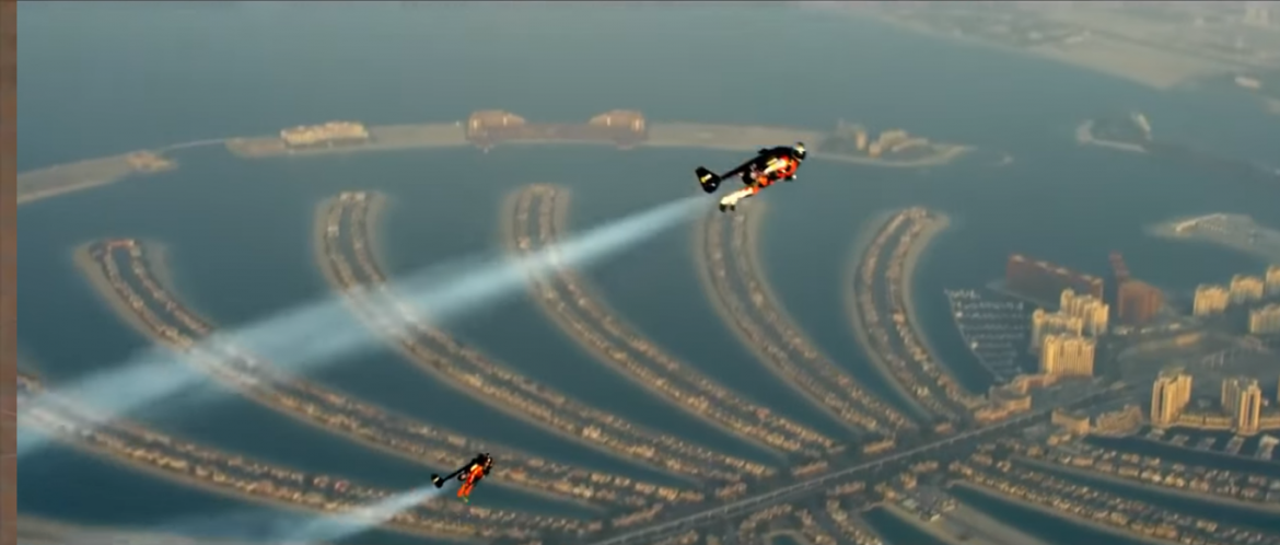 Экстремальный полет над небоскребами города Дубаи