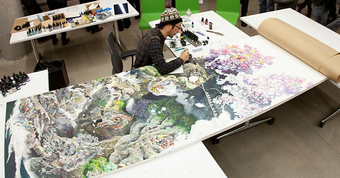 Японский художник работал больше 3 лет по 10 часов в день для создания полотна ручками и чернилами