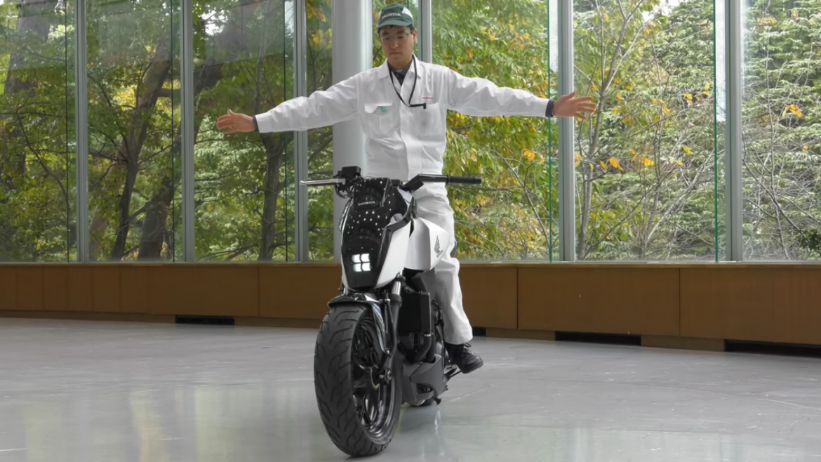 Honda представили технологию Riding Assist обеспечивающая равновесие мотоцикла