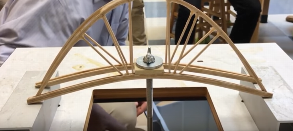 Испытания на прочность деревянных моделей мостов