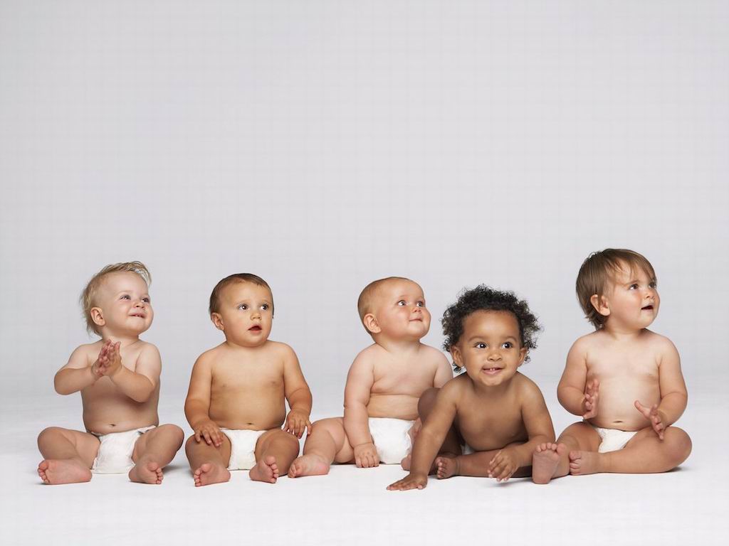 Как меняется зрение младенца в первый год жизни