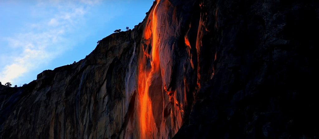 Огненный водопад в США
