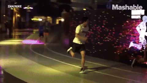 Nike сделали беговую дорожку, которая позволяет соревноваться со своим светодиодным «призраком»
