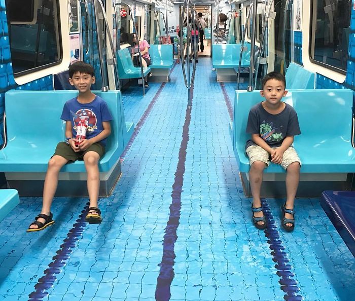 В вагонах метро Тайваня произошли изменения к грядущим летним играм