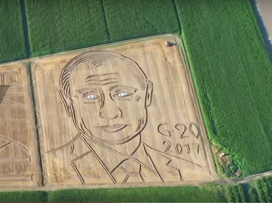 Портрет Путина нарисованный трактором