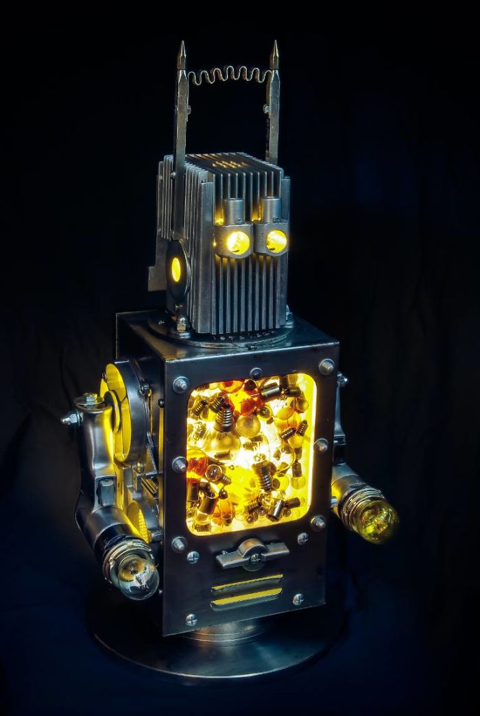 Светящиеся роботы из переработанных материалов