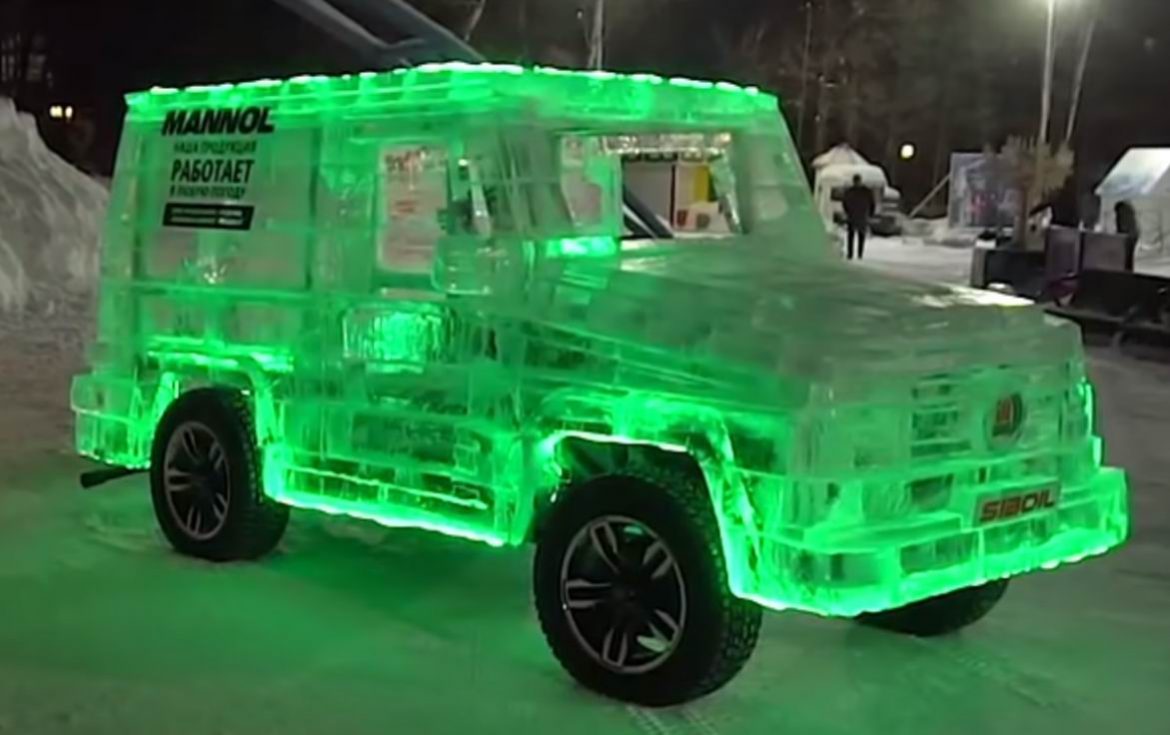 В Новосибирске сделали Mercedes Gelandewagen изо льда