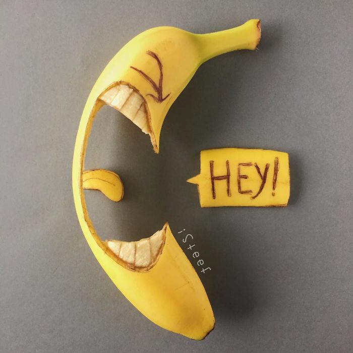 Художник создает картины на бананах