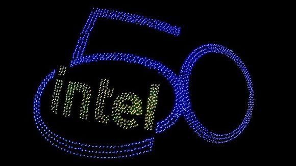 Компания Intel побила свой предыдущие рекорд, показав световое шоу с помощью 1500 дронов